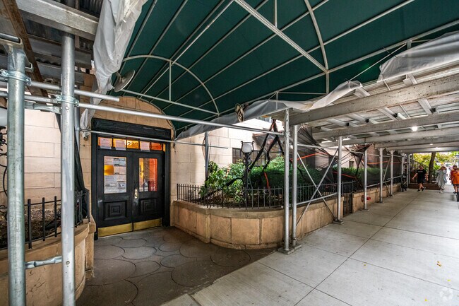 Photo - 230 E 50th St