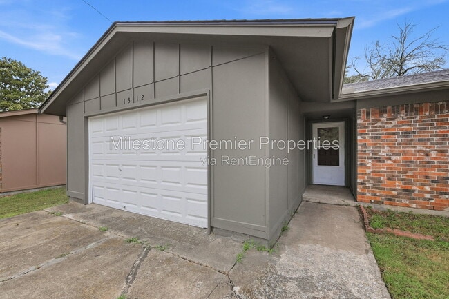 1312 Churchill Way W