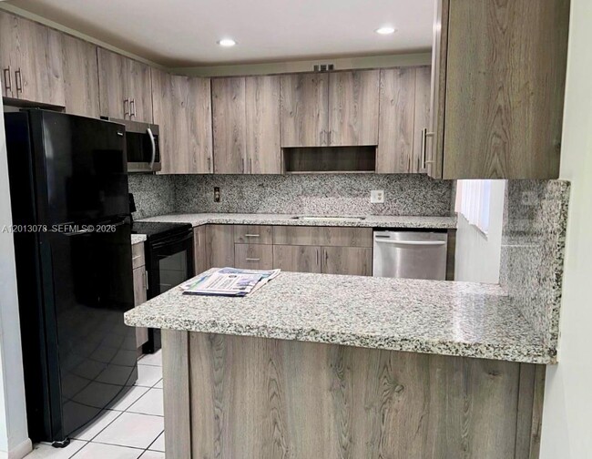 Photo - 150 SW 134th Way Unidad 314R