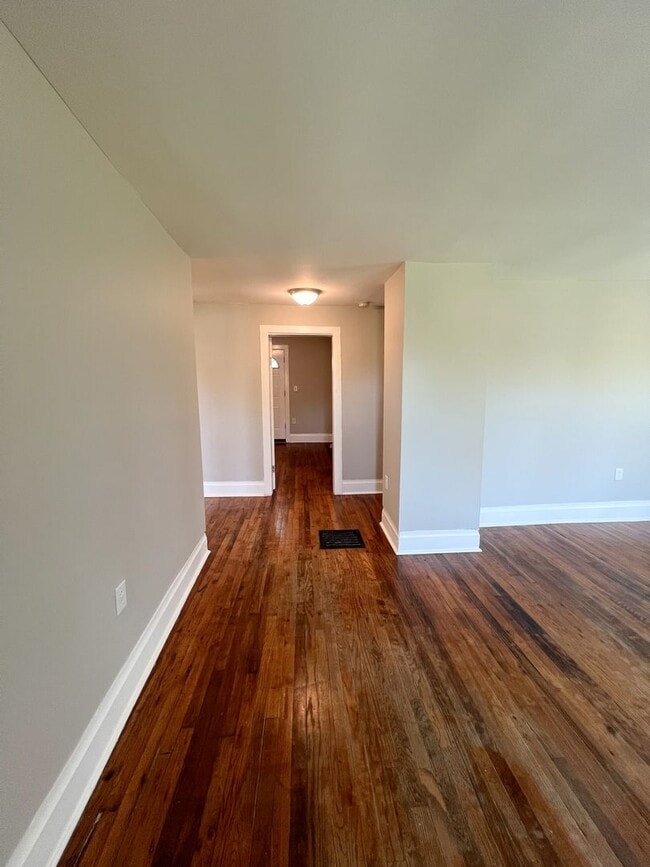 Photo - 899 Potters Ln