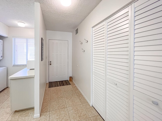 Photo - 353 S US Hwy 1 Unidad B309