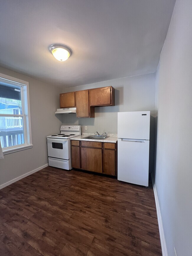 Photo - 2413 S Fraser St Unidad 1 Bedroom