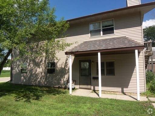 Building Photo - AVAILABLE AUGUST 1st! 3 Bedroom Duplex w/G... Rental