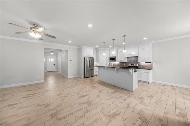 Photo - 730 Winston pl