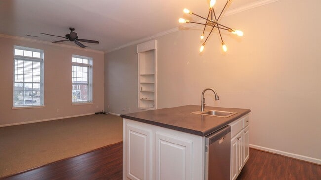 32 N Lafayette Ave