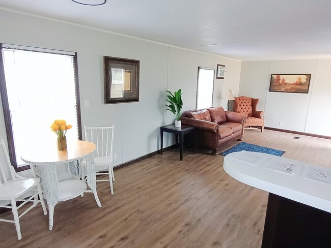 200 N 28th St