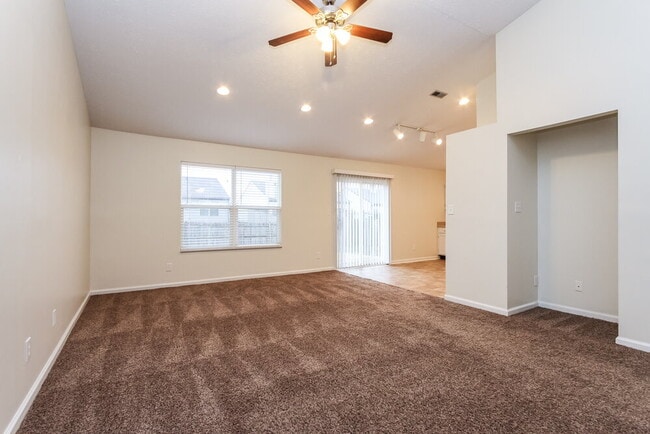 Photo - 5309 Waterton Lakes Dr