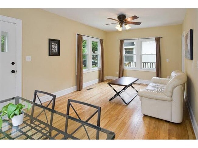 Photo - 891 21st Ave SE