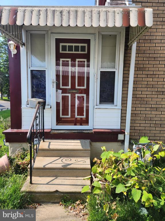 Building Photo - 810 Rundale Ave