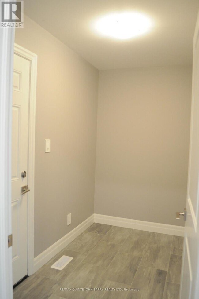 Photo - 29 Cattail Cres