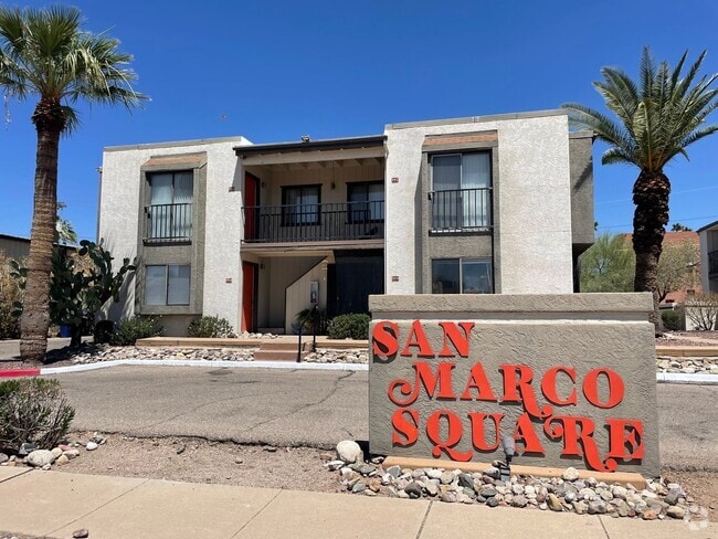 Building Photo - Lovely 2 Bedroom 1 Bath with Fireplace! Unit 940 Benton Rental