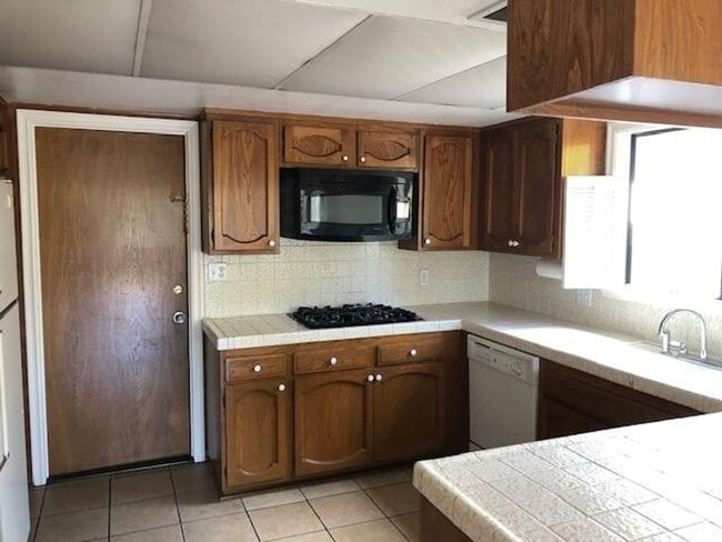 Photo - Oak View- Spacious Three Bedroom + Office Space