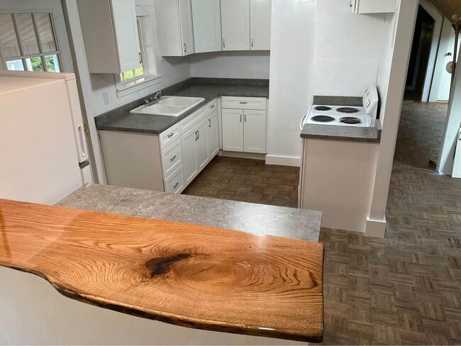 Building Photo - 64 Valley St Unit 2