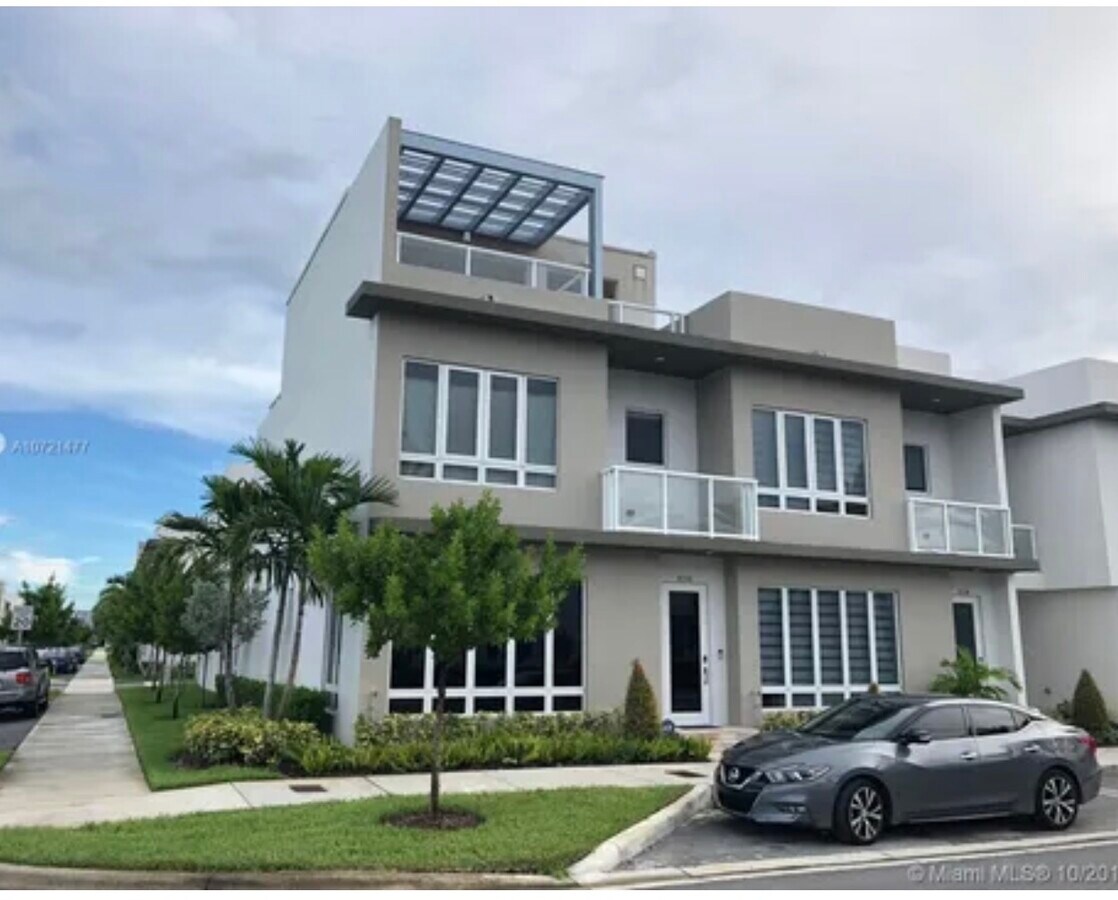 Photo - 10330 NW 66th St