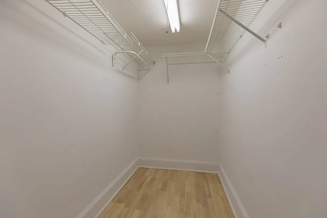 Building Photo - 56 Park Vale Ave Unit APT 2