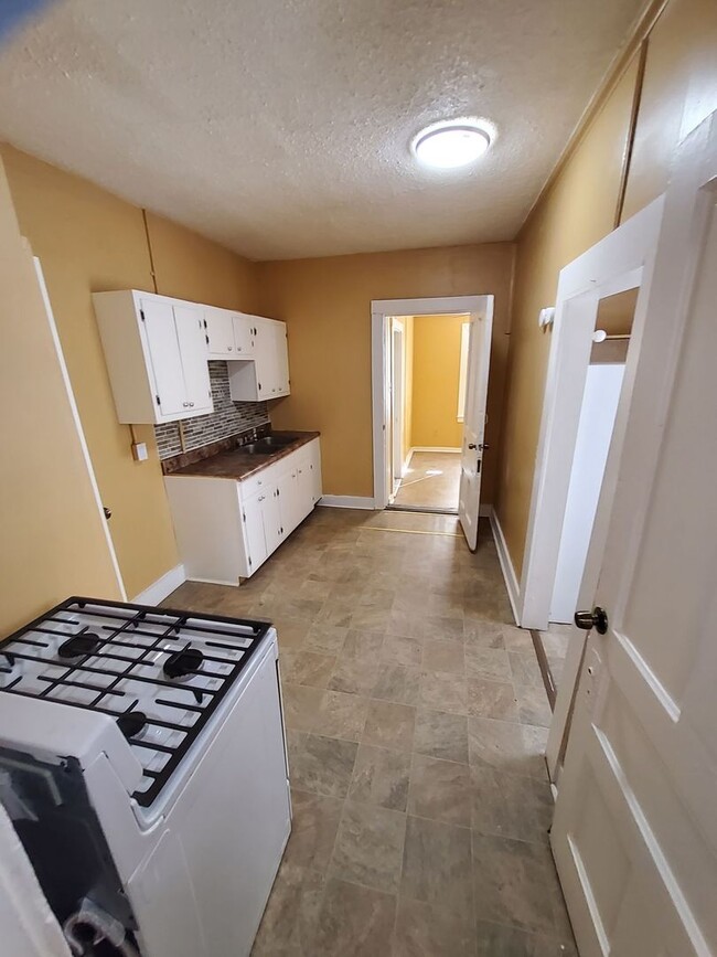 Photo - 2917 Yale Ave