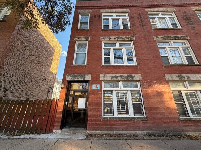 Building Photo - 1456 N Kedzie Ave Unit 1R
