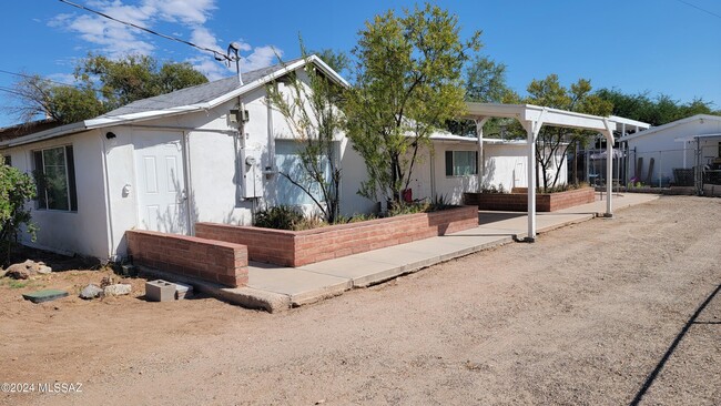 Building Photo - 2726 N Estrella Ave