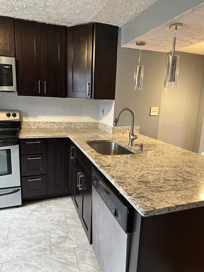 Photo - 8018 Grandview Ct