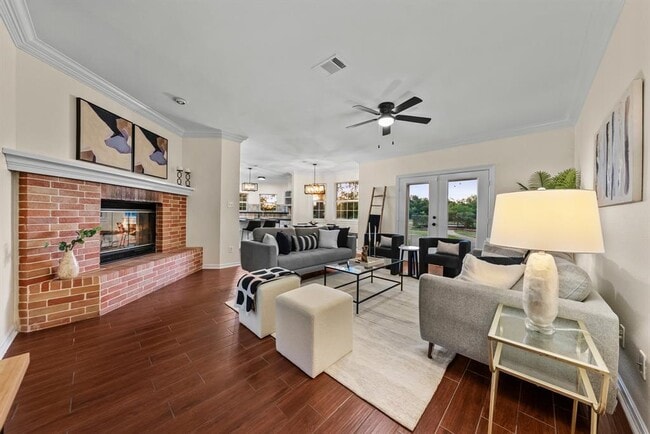 Photo - 320 Woodland Oaks Trail