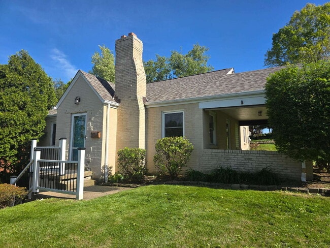 Photo - 300 Maxwell Dr