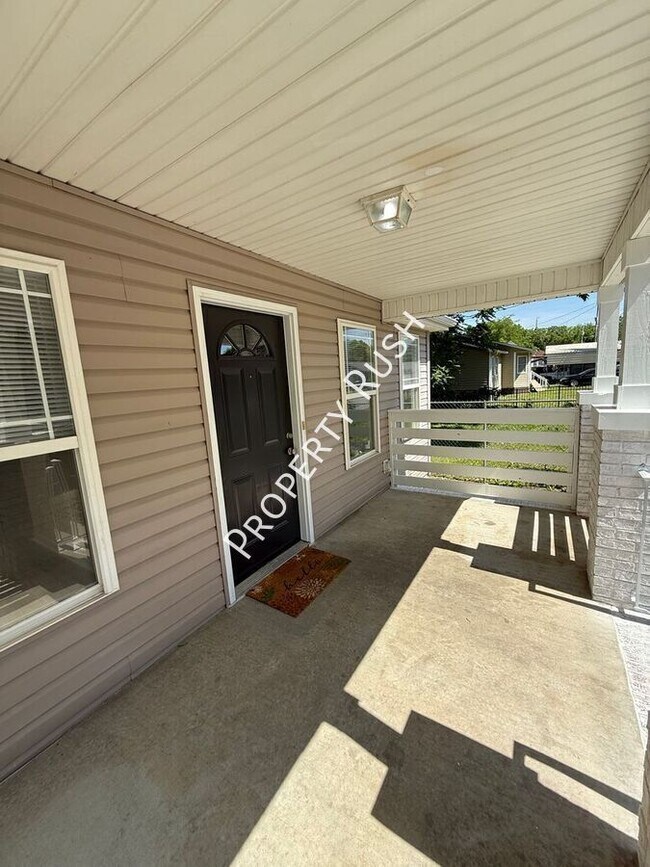 Photo - 709 N Holly St