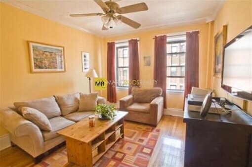 Building Photo - 32 Queensberry St Rental