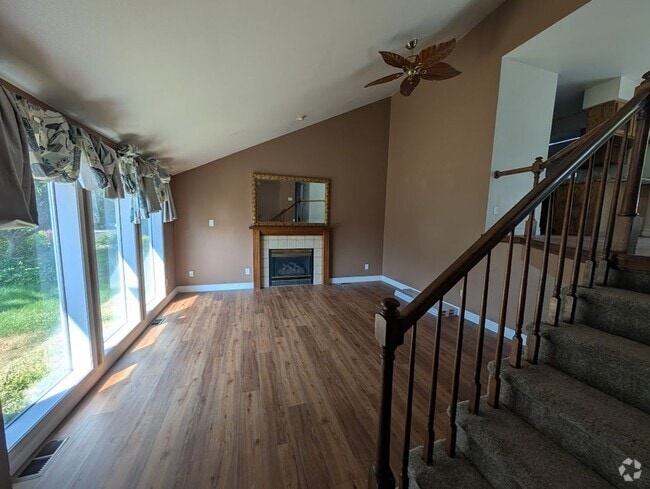 Building Photo - Spacious Elks House