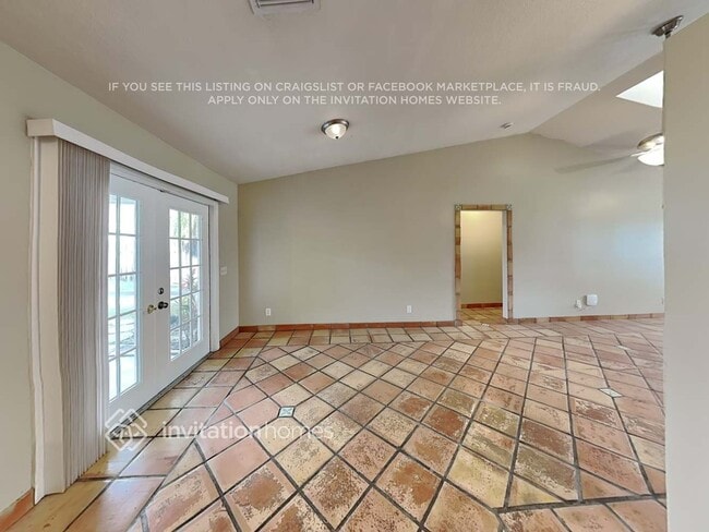 Photo - 6229 Ungerer St