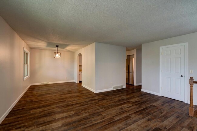 Photo - 390 Columbus Ct