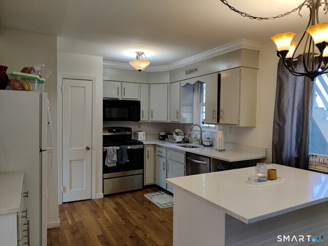 Photo - 100 Loftus Cir