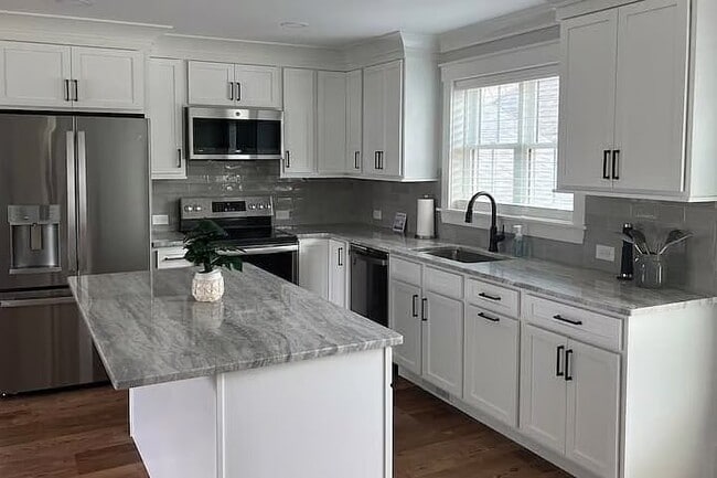 Building Photo - 222 Brookview Dr