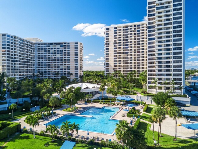 Building Photo - 2500 Parkview Dr Unit 1117 Rental