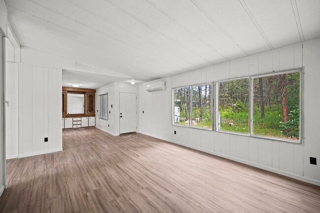 Photo - 110 N 2nd St