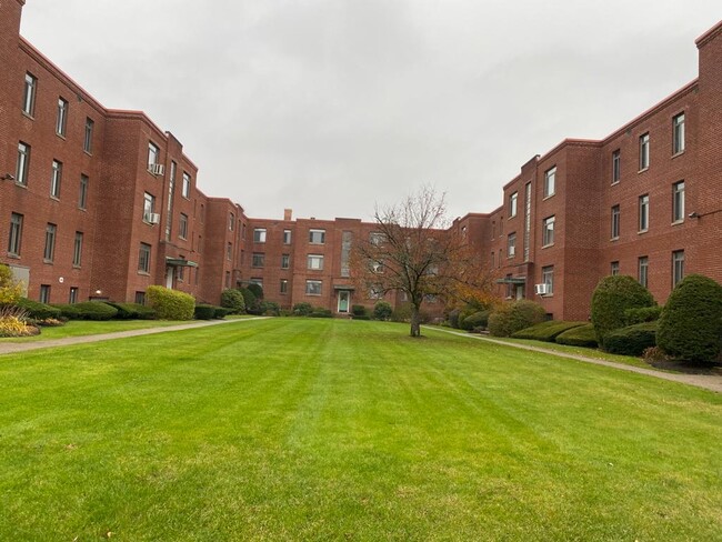 Building Photo - 20 Ashland St Unit 1R