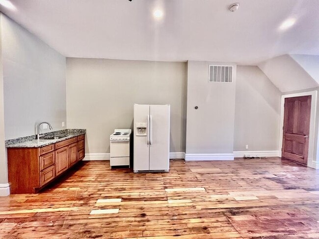 Photo - 3557 California Ave