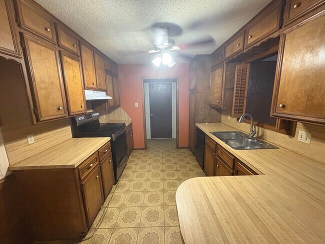 Photo - Spacious Living In Lubbock's Northwest Cor...