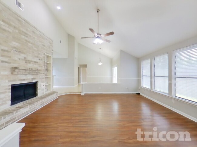 Photo - 13822 Cantwell Dr