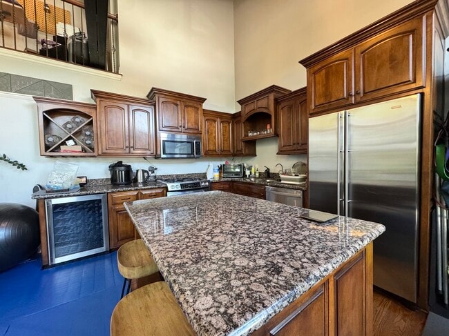 Photo - 1715 Summit St Unit 202