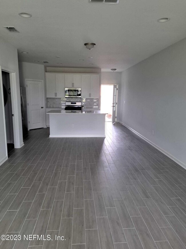 Photo - 318 Brandon Lks Dr