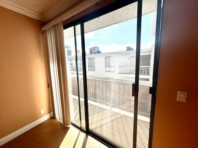 Photo - 533 S St Andrews Pl Unit 416