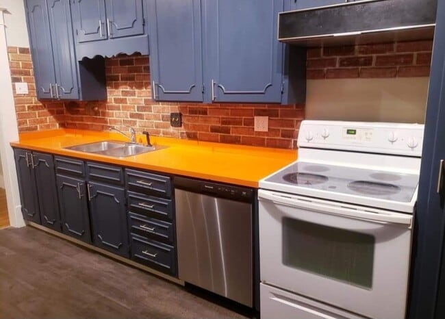Photo - 810 W 15th St