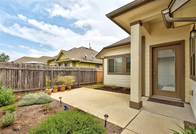 Photo - 202 Silo St
