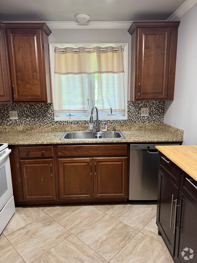 Building Photo - 133 E Winchester Rd Unit A Rental