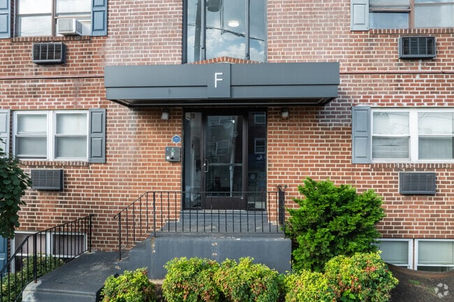 Entrance - Longshore Apartments
