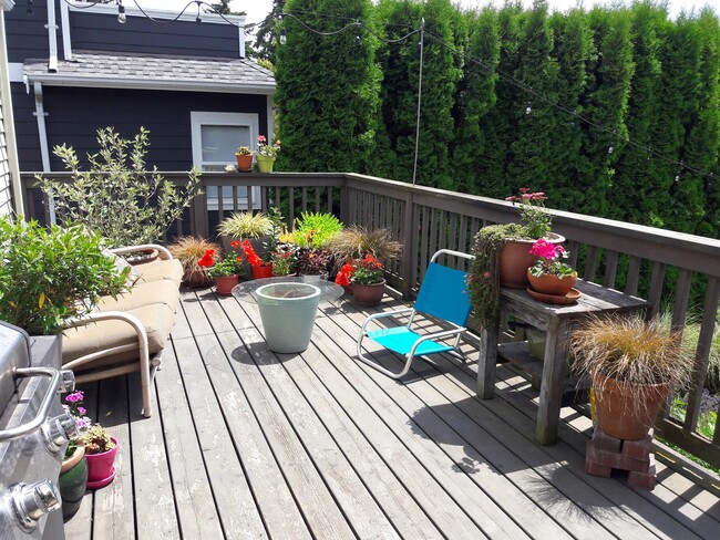 Building Photo - 2811 NW 58th St Unit Lower