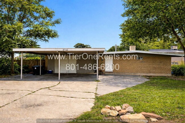 Building Photo - This property offers a NO DEPOSIT option available for qualified renters! Unit A