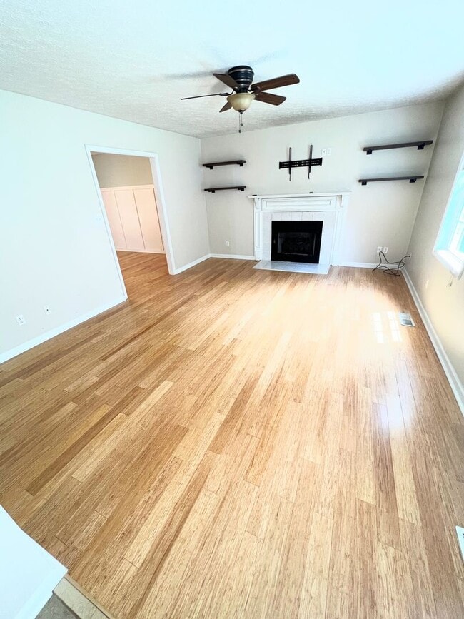 Photo - 108 Fieldstone Ct