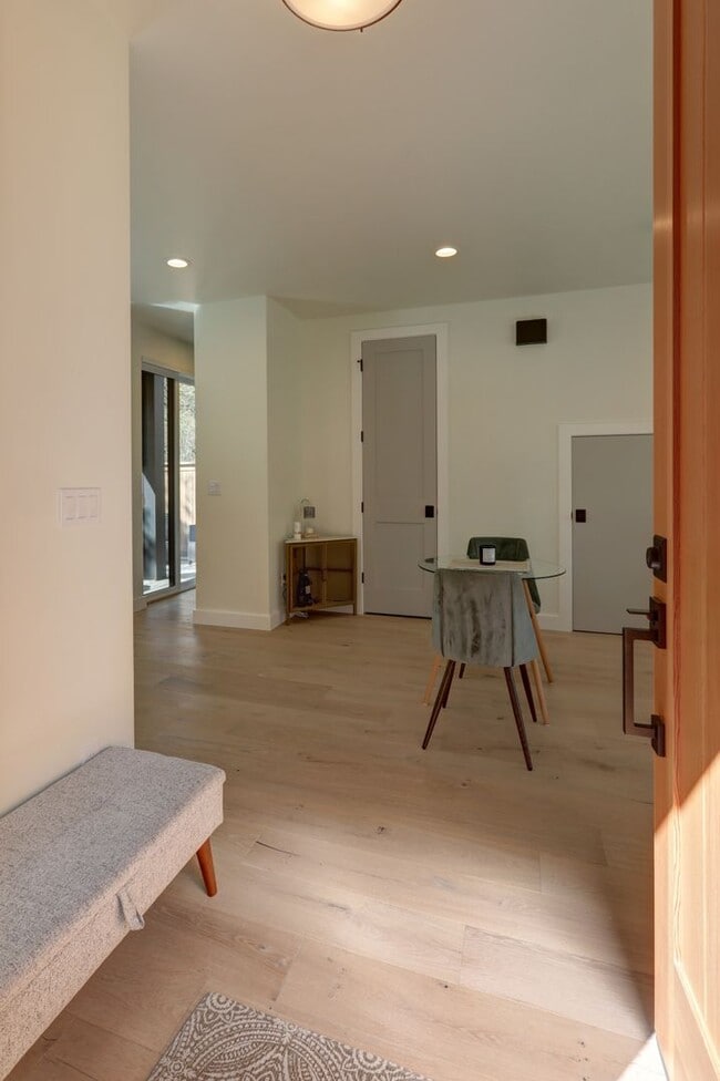 Photo - Light-Filled Contemporary Home in Prime Kirkland Location