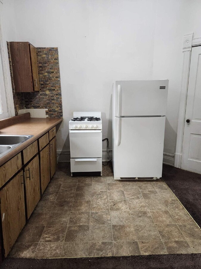 Photo - 113 E 3rd St Apartment